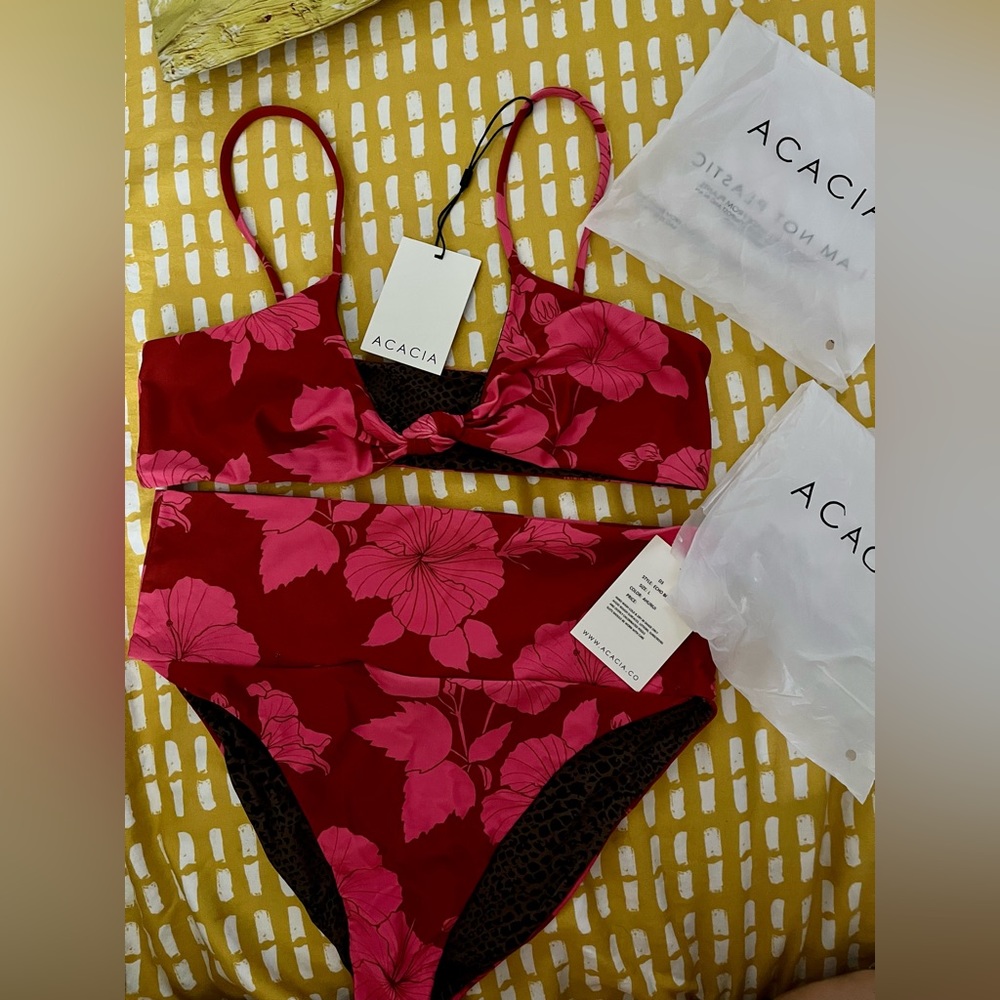 Acacia Ahunui M top, L bottom NWT